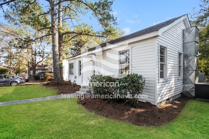 Building Photo - 1736 Columbia College Dr