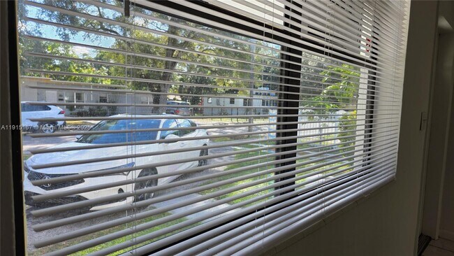 Building Photo - 525 NE 132nd Terrace