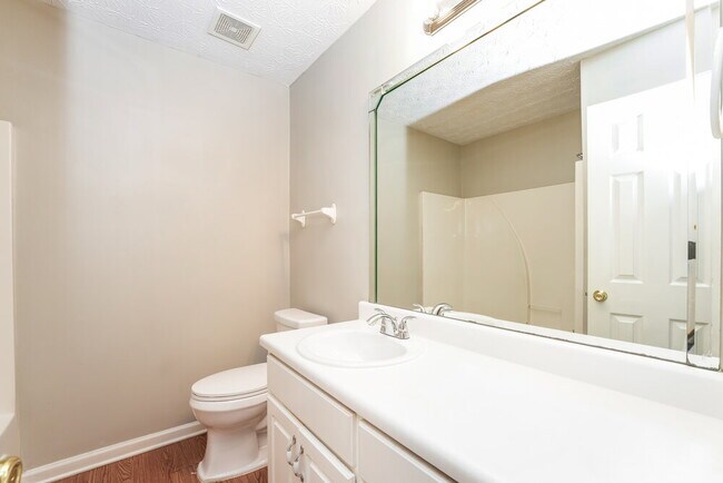 Building Photo - 335 Shadowbrooke Cir SW