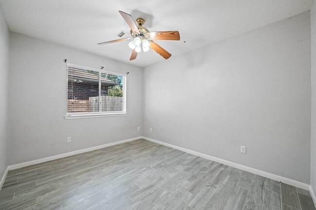 Building Photo - 22623 Round Valley Dr