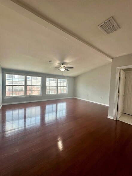 Building Photo - 2305 Worthington St