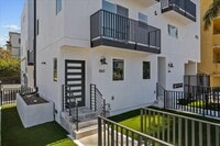 Building Photo - 860 N Hudson Ave