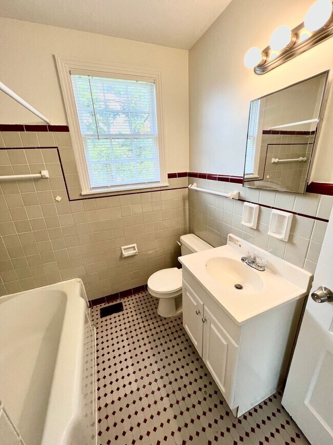 Building Photo - Madison Stunner! 3 Bed 2 Bath House W/ Fenced Back Yard