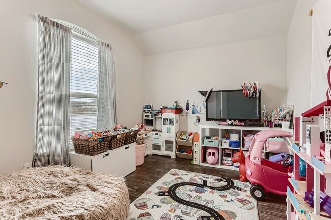 Building Photo - Charming 4BR/2BA One-Level Home with Moder...