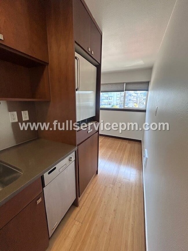 Building Photo - Alki Beach Living! Comfy 1 BD! Puget Sound Views! Super Sunsets!