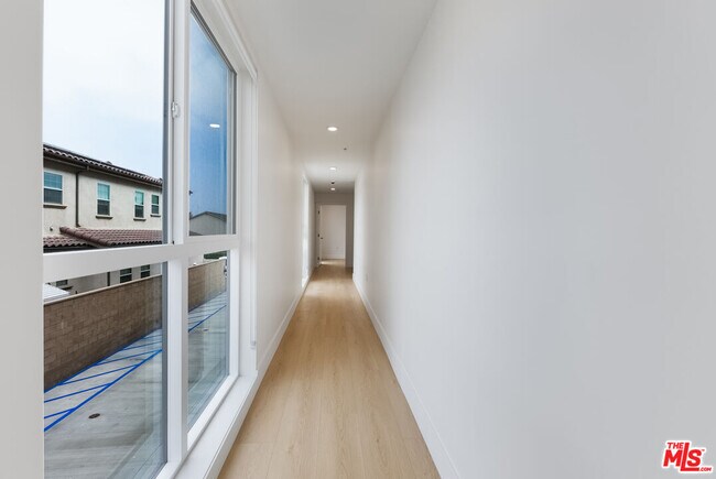 Building Photo - 8561 Belmont St