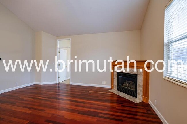 Building Photo - 602 E Land Rush Dr