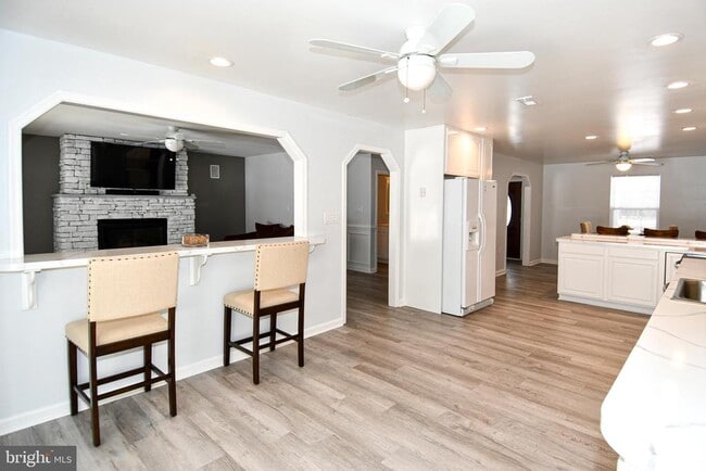 Building Photo - 10049 Meleen Dr