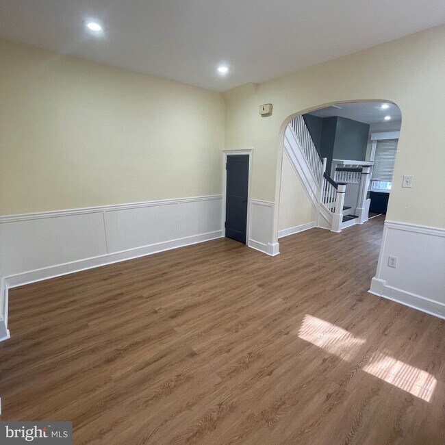 Building Photo - 709 S 59th St