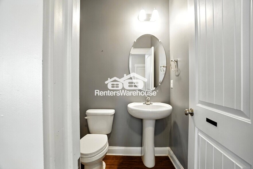 Building Photo - 3304 Patrick Henry Dr
