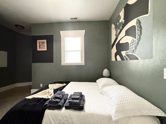 Building Photo - 608 Park St.