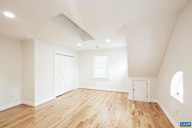 Building Photo - 675 Evergreen Ave
