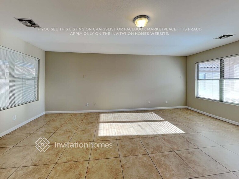 Building Photo - 1533 S Halsted Dr