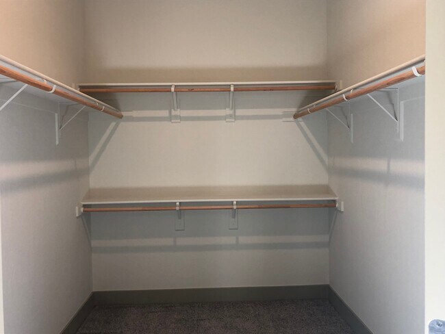 Building Photo - $2,695 Ashlan & Armstrong, 4 Bedroom - E. ...