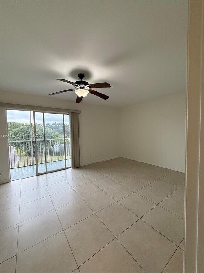 Building Photo - 13250 SW 4th Ct