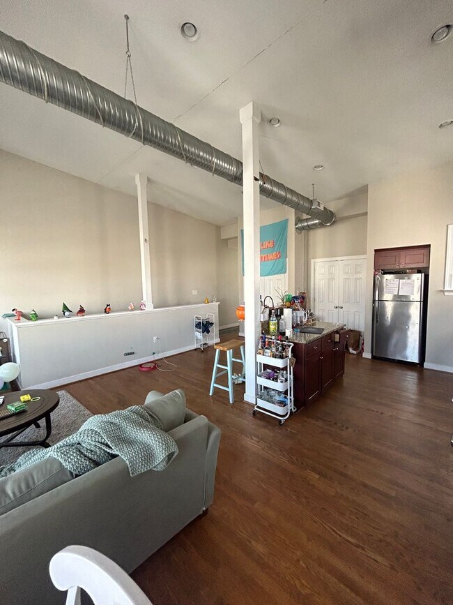 Building Photo - 1517 W Cary St