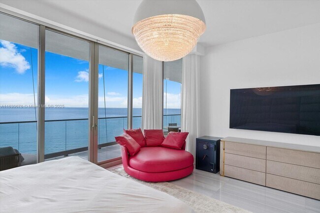 Building Photo - 17901 Collins Ave