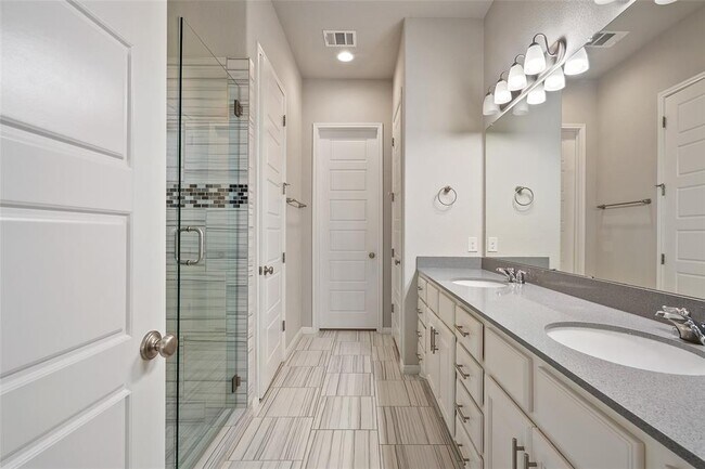 Building Photo - 2909 Zelma Dr