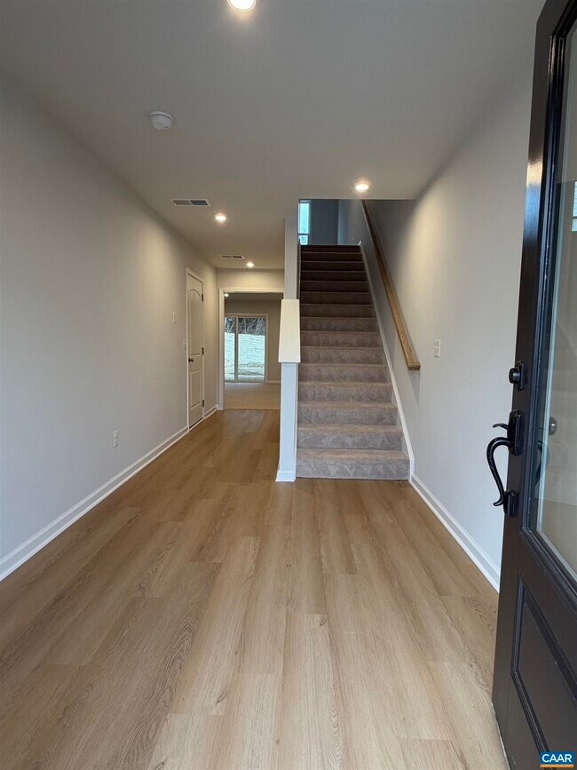 Building Photo - 5992 Cling Ln