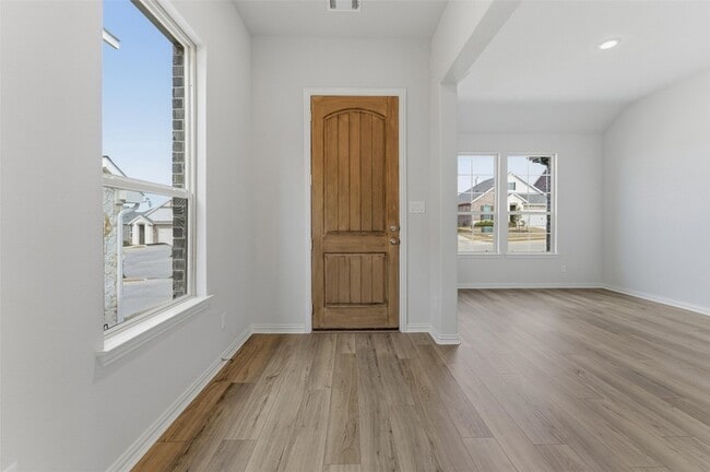 Building Photo - 3520 Columbus St