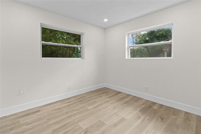 Building Photo - 2941 NW 11th Ct