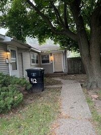 Building Photo - Cute 1 Bedroom 1 Bath Duplex