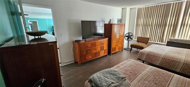 Building Photo - 3800 S Ocean Dr