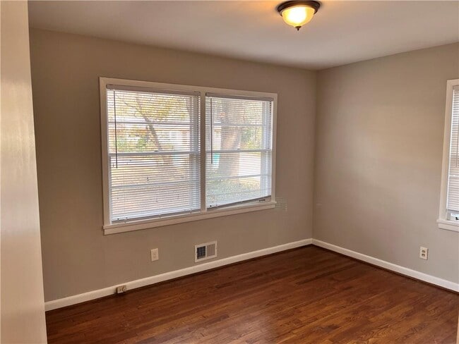 Building Photo - 2078 Glenroy Dr