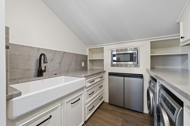 Building Photo - 11707 Edgewater Ct