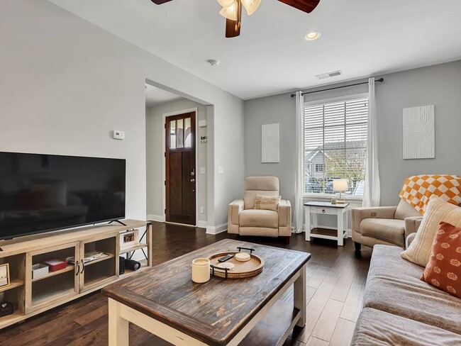 Building Photo - Luxury Bellevue Townhome in Harpeth Park