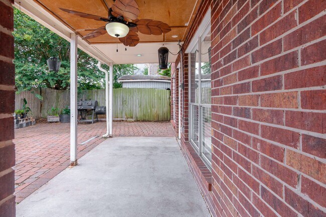 Building Photo - 19102 Lookout Mountain Ln