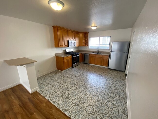 Building Photo - 705-709 E St