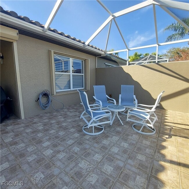 Building Photo - 10520 Diamante Way