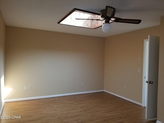 Building Photo - 7129 S Lagoon Dr