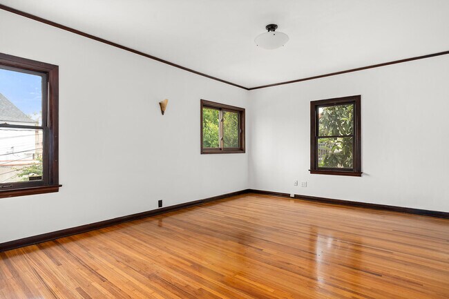 Building Photo - 407 N Orange Dr