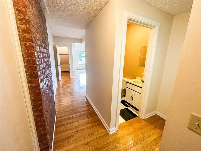 Building Photo - 113 Comfort St