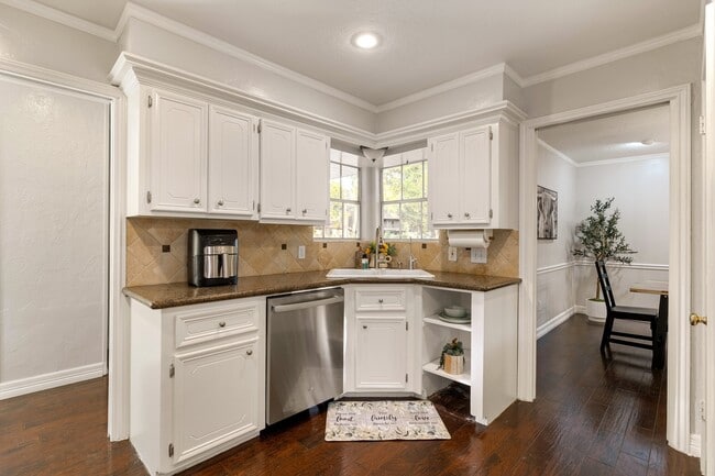 Building Photo - 522 River Plantation Dr