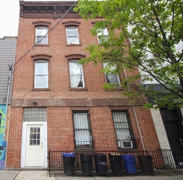 Building Photo - 592 Palisade Ave
