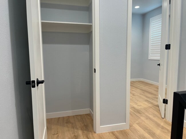 Building Photo - 3 Bedroom/ 3 Bathroom Home in Huntington B...