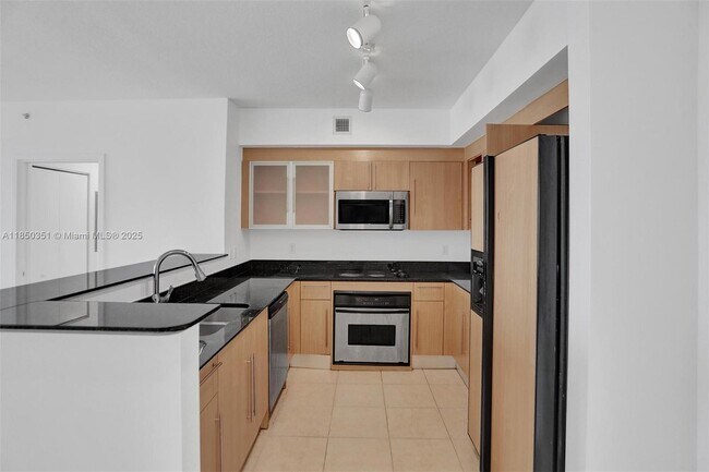 Building Photo - 335 S Biscayne Blvd