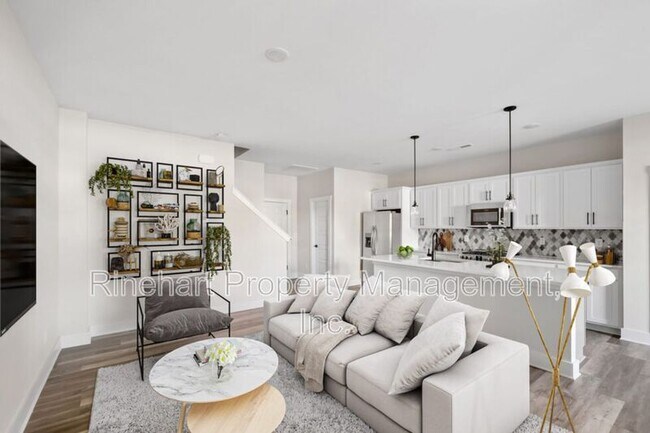 Building Photo - 632 Melville Dr