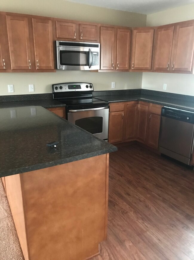 Building Photo - 202 Suncrest Ter