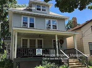 Building Photo - 919 E Johnson St