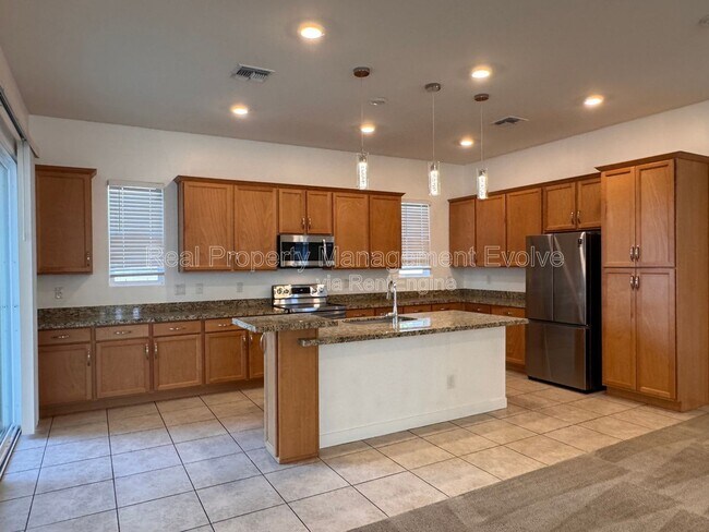 Building Photo - 15811 N 74th Ln