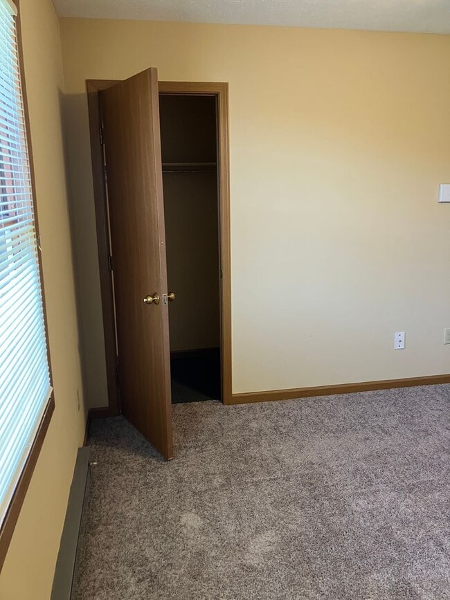 Building Photo - 1555 Windridge Pl