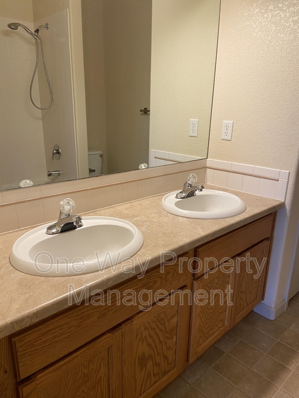 Building Photo - 6607 W 3rd St