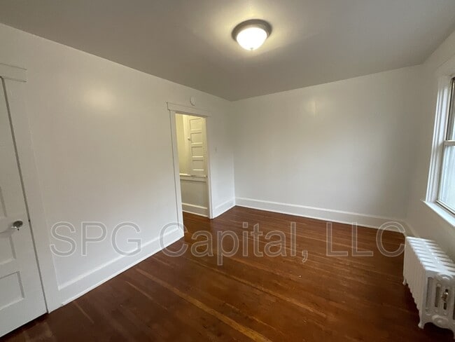 Building Photo - 2006 Holly St