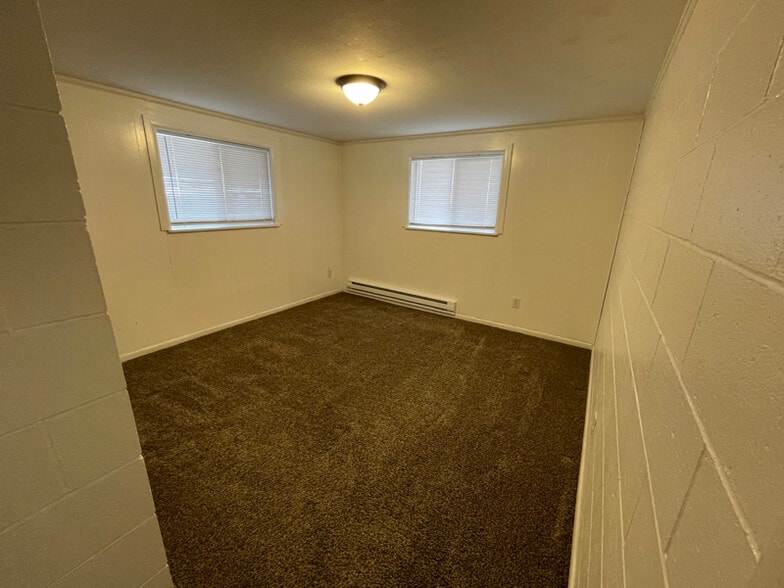 Building Photo - 1535 W 100 Rd S