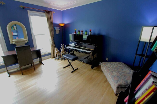 Building Photo - 5711 Chadwick Ln