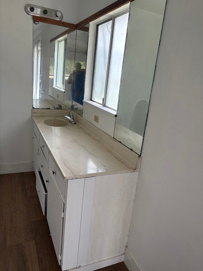 Building Photo - 801 N Akers St